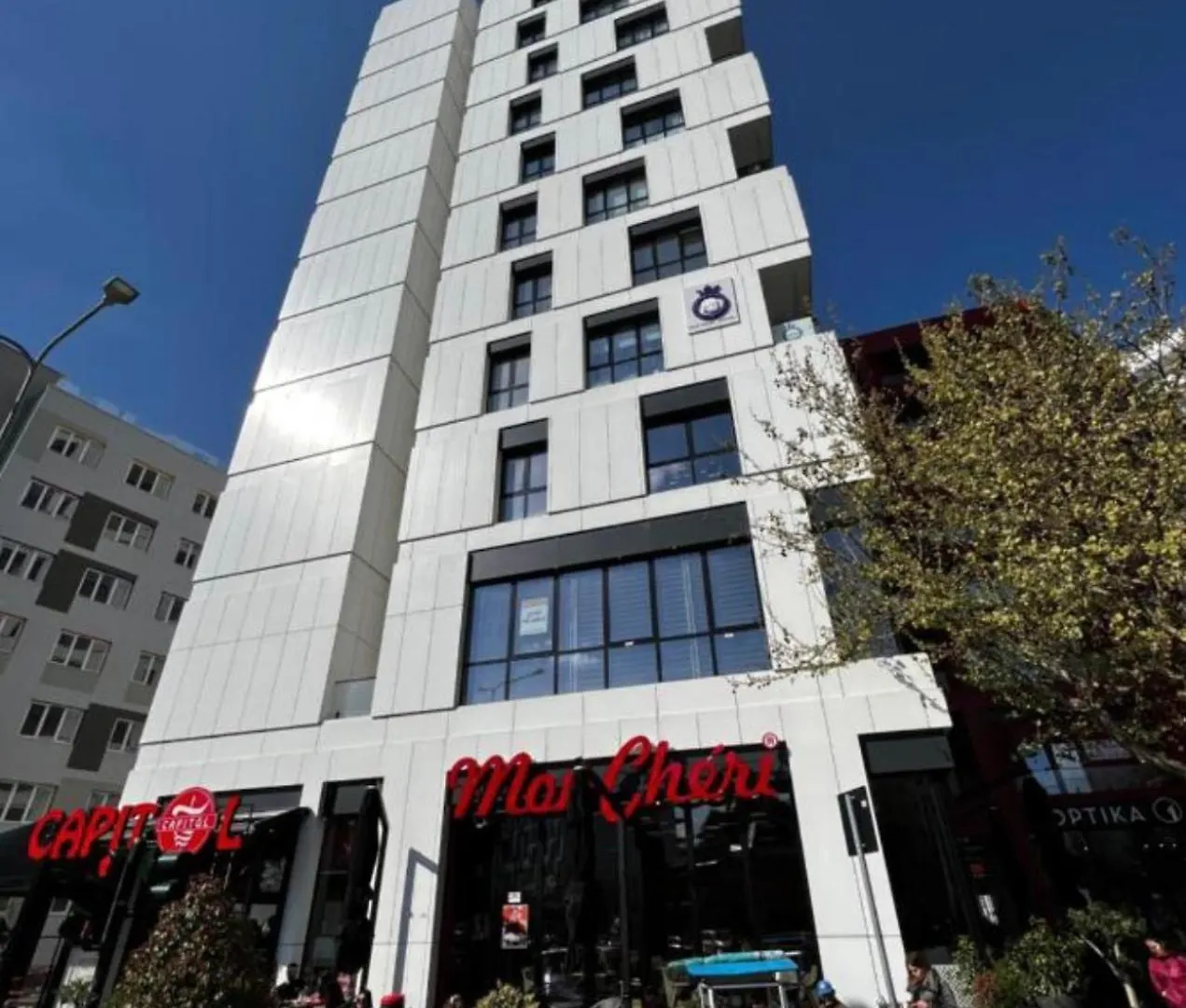 Monmon Apartment 티라나