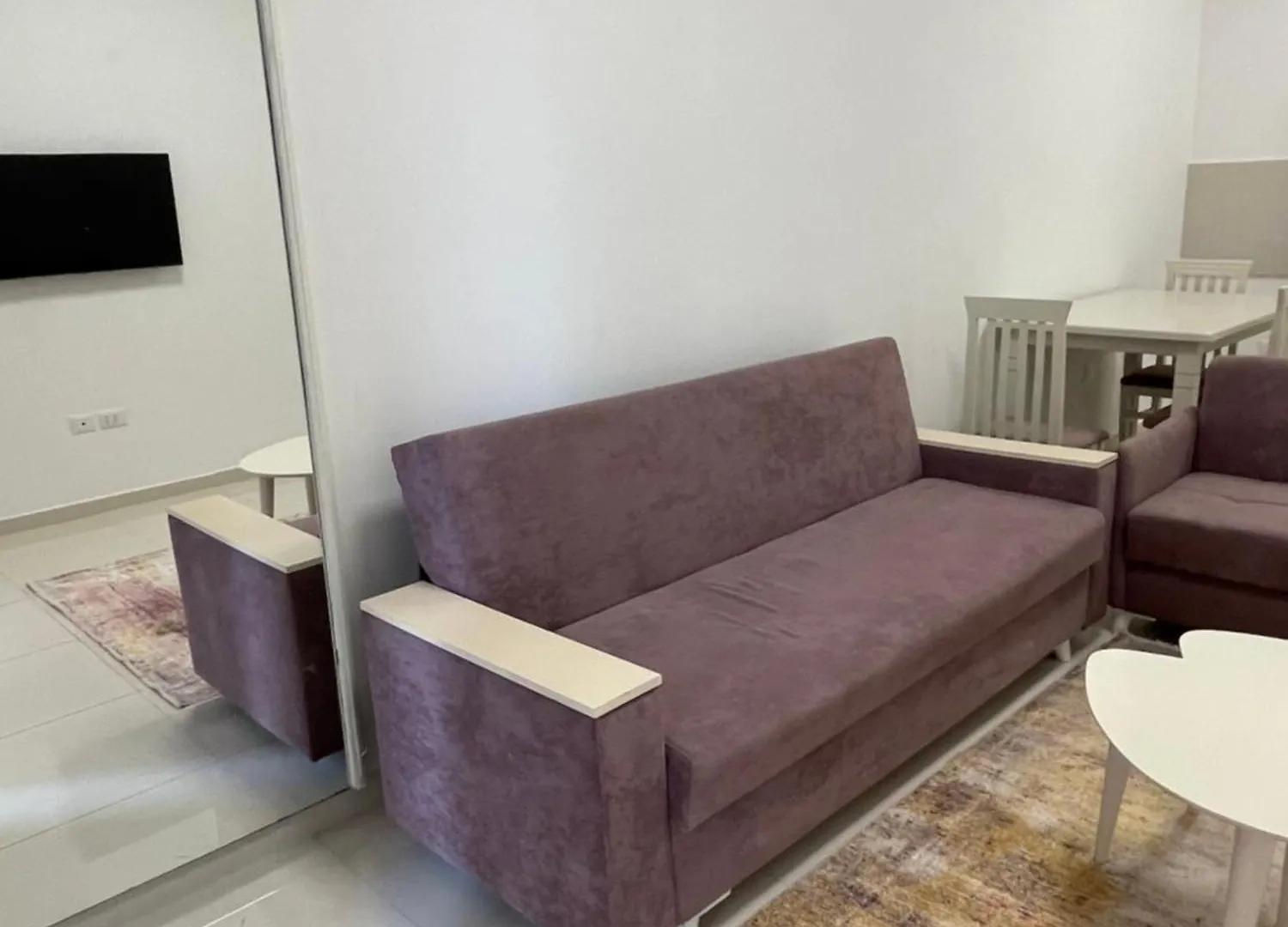 Monmon Apartment 티라나